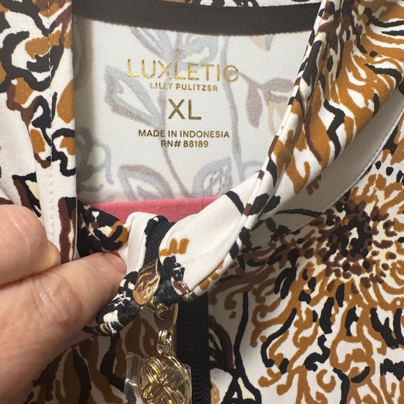 Lilly Pulitzer Luxletic Jacket in Take Meowt print- NWOT - Picture 3 of 6